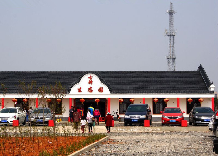 (yd109)向[桃花驿]正大门返回时,我们选择走靠湖