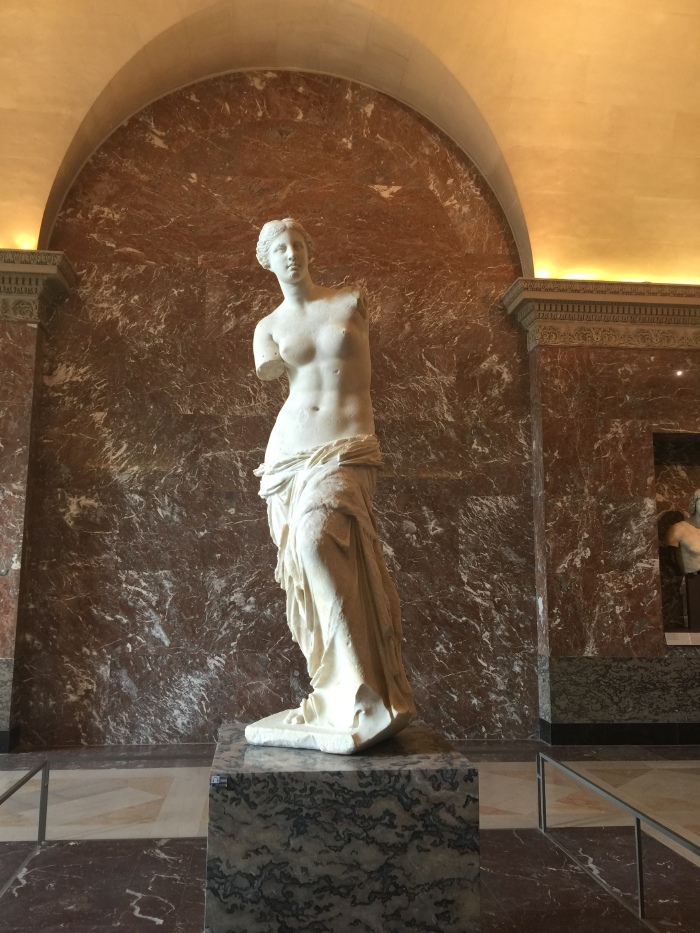 三座镇馆之宝,我们最先找到的就是胜利女神.