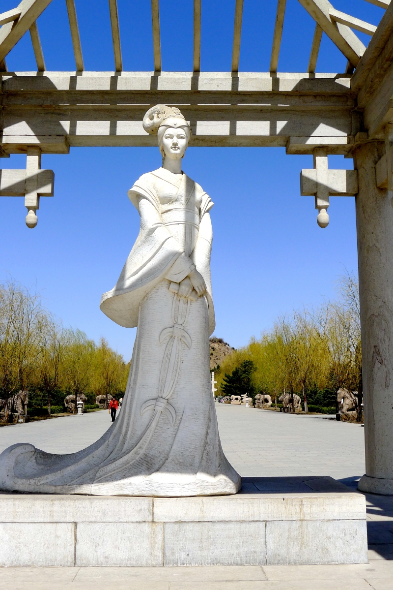 王昭君像,西汉,摄于内蒙古 呼和浩特市