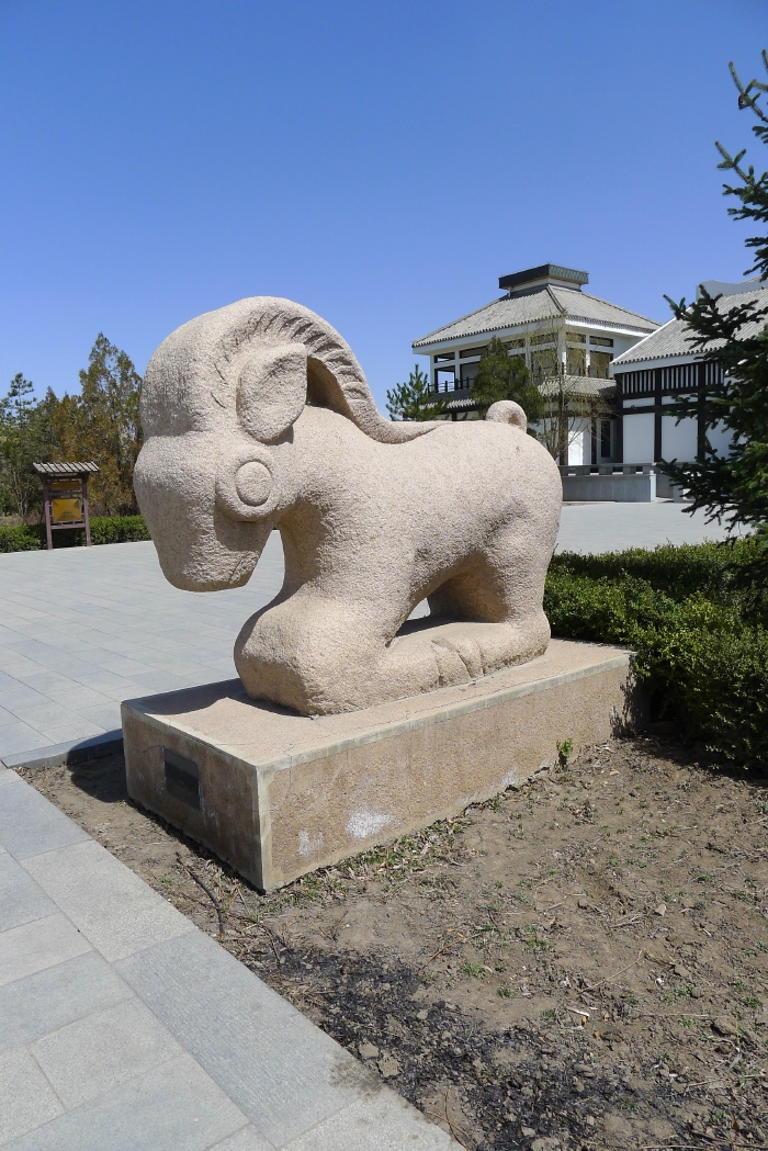 建始二年(前31年),呼韩邪单于去世, 昭君向汉廷上书求归,汉成帝敕令