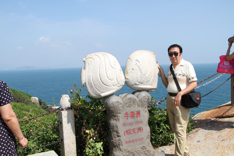 蜈支洲岛原来的名字叫牛奇洲岛又名情人岛金龟探海是天然形成的一块