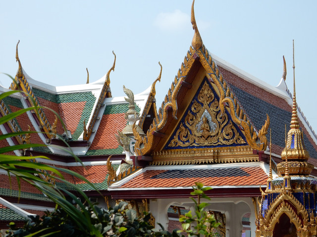 玉佛寺被譽為泰國佛教建築,雕刻,繪畫的藝術