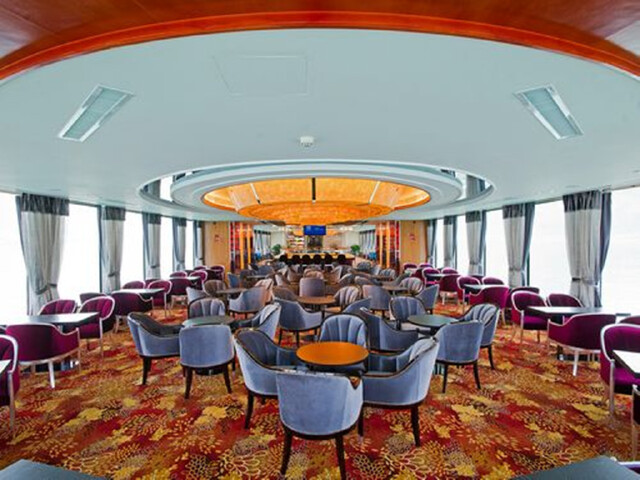 两坝一峡-游船内部