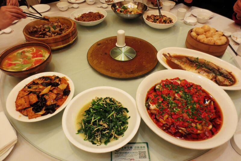    多么丰盛的一顿团餐