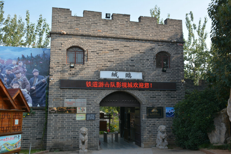 免费对外开放(赶得很巧呢);景区大门南城门,是古镇枣庄"南小圩子"门