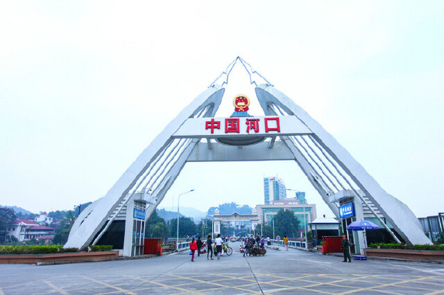 对广西凭祥友谊关会比较熟悉,其实河口这边的口岸会直通越南的老街省