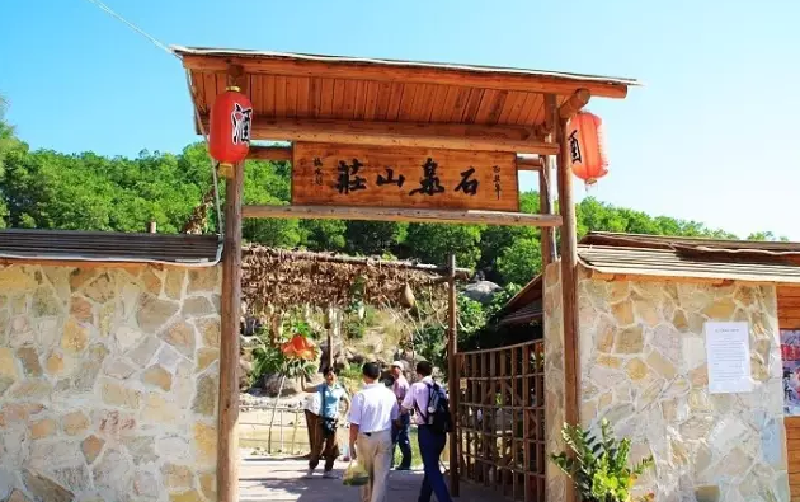 集美益庄果园益庄果园里的杨梅依据高山地势分为不同的成熟期.