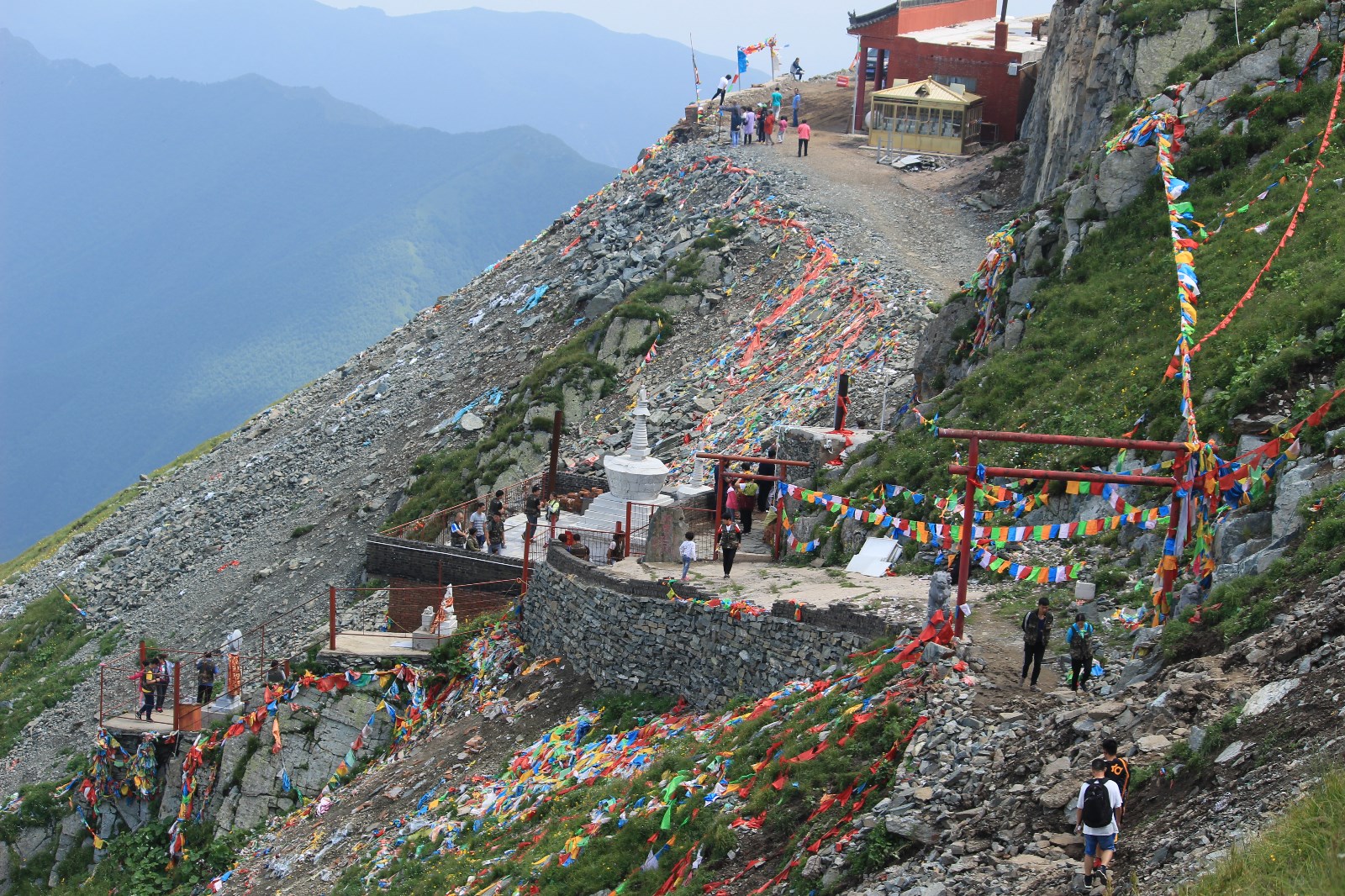 那罗延洞~~~666米吉祥路,在东台的那一侧半山腰上