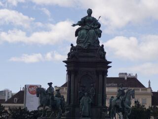 玛丽亚•特蕾西亚广场