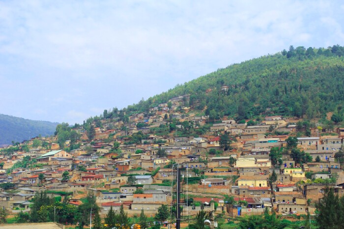 卢旺达,依山而建的民居