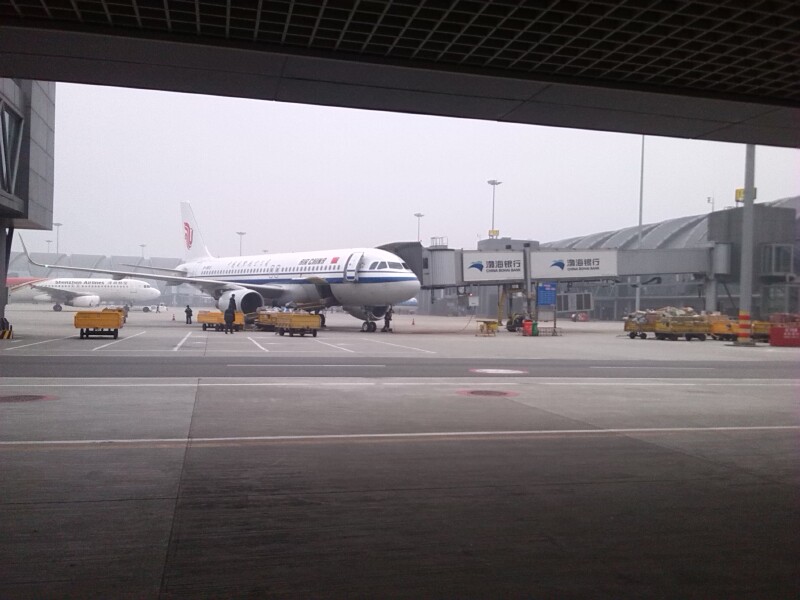 晚上7:10从天津滨海国际机场乘坐天津航空gs7887航班直飞成都.