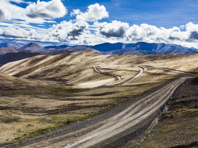 成都-稻城亚丁-芒康-拉萨-青海湖-西宁-川藏南线