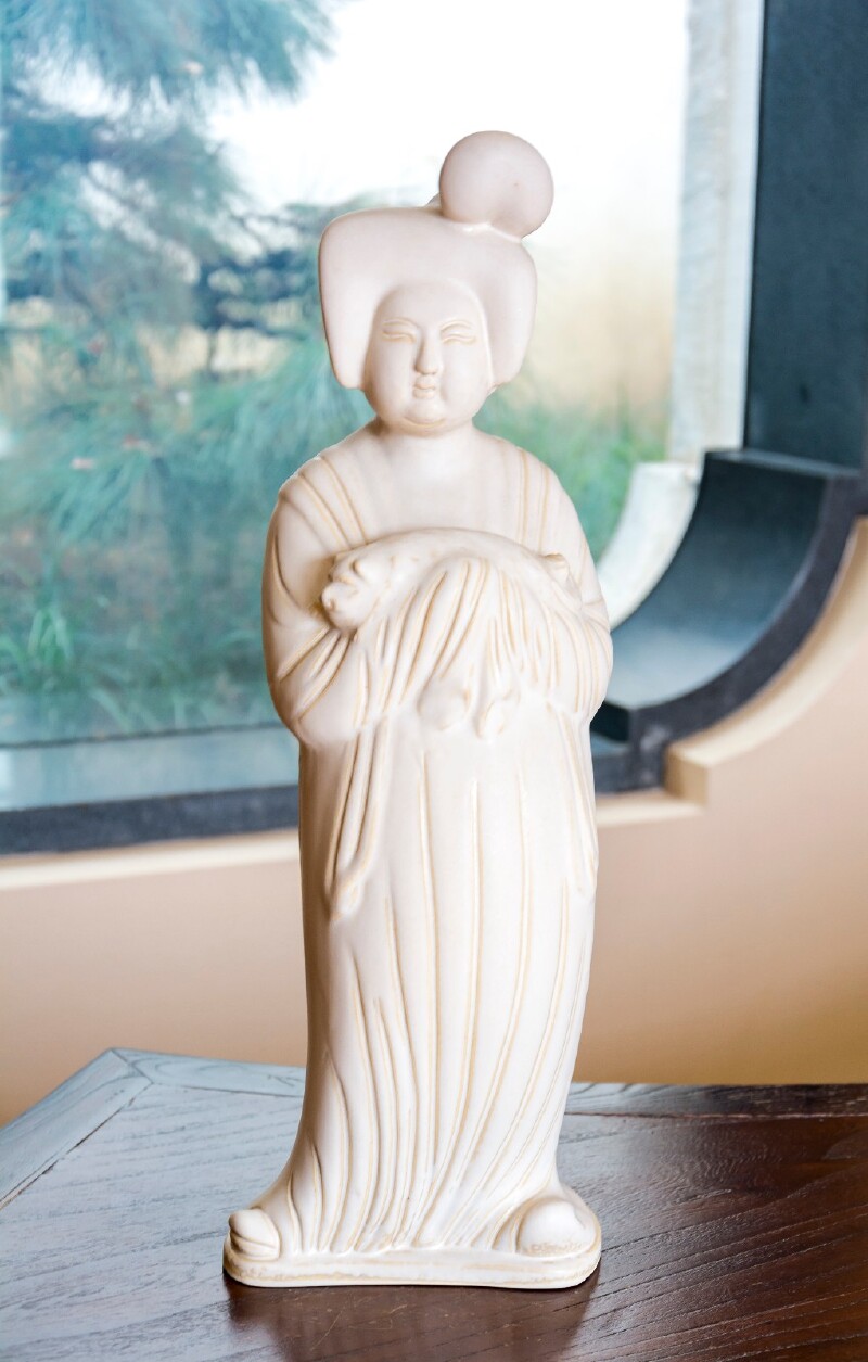 想必这个大家不会陌生吧~唐朝仕女像,不过真的好胖.