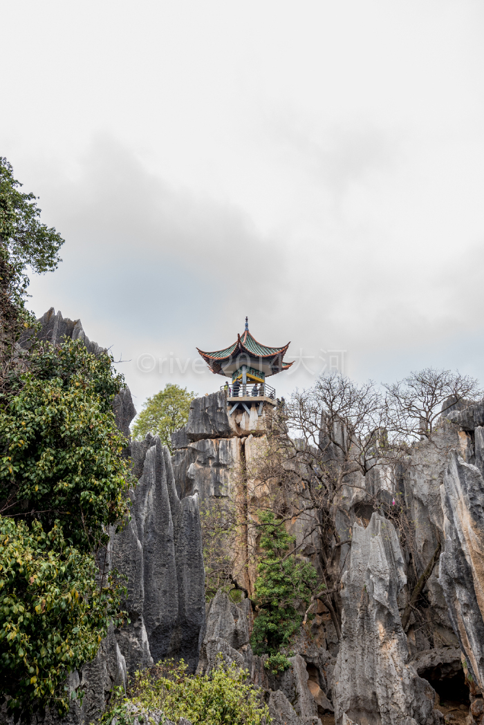 山顶的小亭子是一个观景平台,这里视野开阔,景色最好.