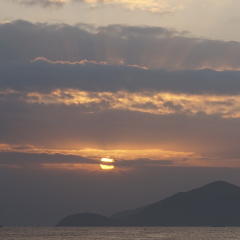 海上日出