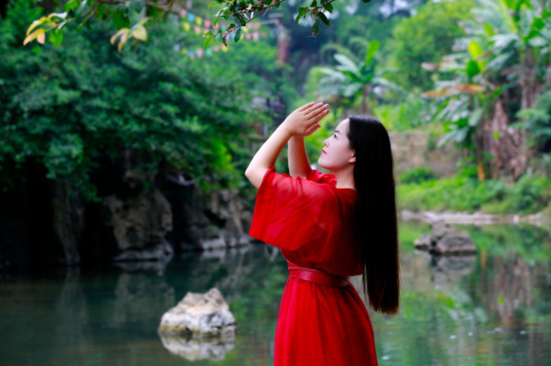 小桥流水人家古镇美女如花