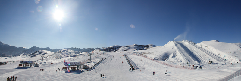 天山滑雪场图片