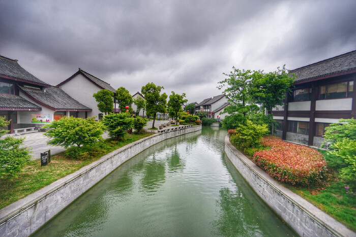 就屬於洪澤湖古堰旅遊風景區的第一景,整個風景區包括洪澤湖水釜城