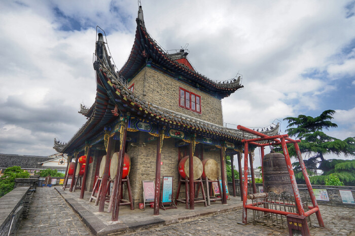 镇淮楼如今已经成为淮安的象征和地理中轴线,整个淮安区就是以镇淮楼