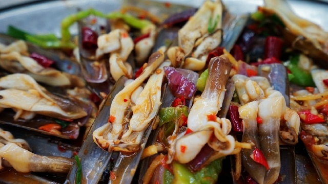 香辣蛏子王,加工费20元,味道一流,果然肉多而且