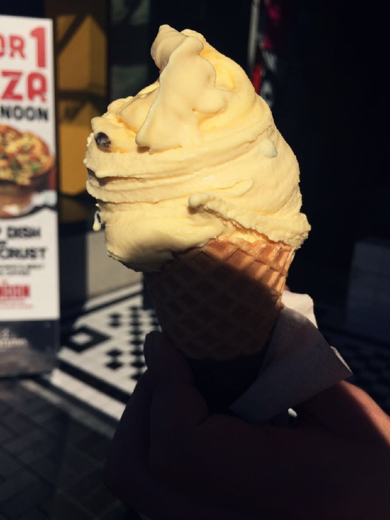 最让我难以忘怀的就是百香果味的冰淇淋比脸大的汉堡水果大餐基督城