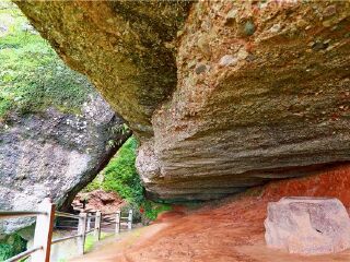 大别山石窟风景区