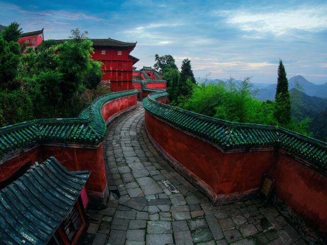  十堰-大岳武当山火车往返3日游>登太子坡,游南岩,户外徒步,道教文化