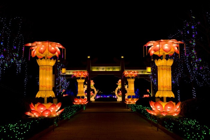 光影秀与灯光秀交相辉映的开封铁塔