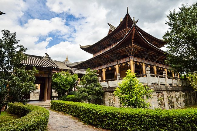 灵鹫宫分为九天九部,宫中宫女武功奇高.