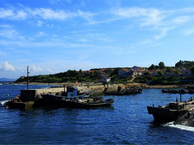 风景名胜竹岔岛风光优美,似海上仙山,具有丰富的旅游资源,是薛家岛