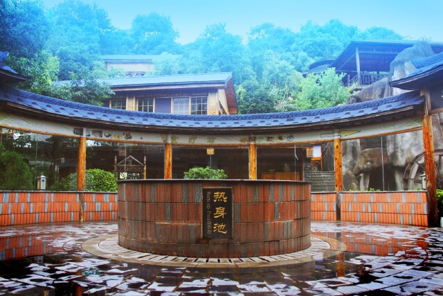 星子的温泉镇有各式各样的温泉酒店n家,可以自主选择.