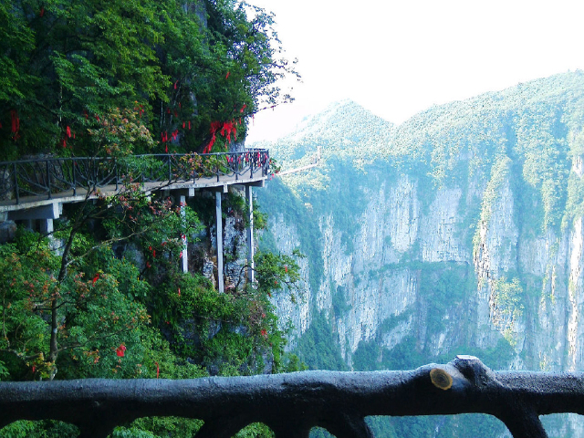 张家界云天渡玻璃桥-玻璃栈道-鬼谷栈道-天门山2日游>心跳之旅 玻璃