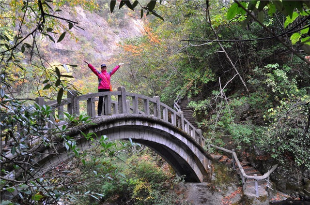 紅坪畫廊又稱神農天梯,位於神農架中部,由十八峰