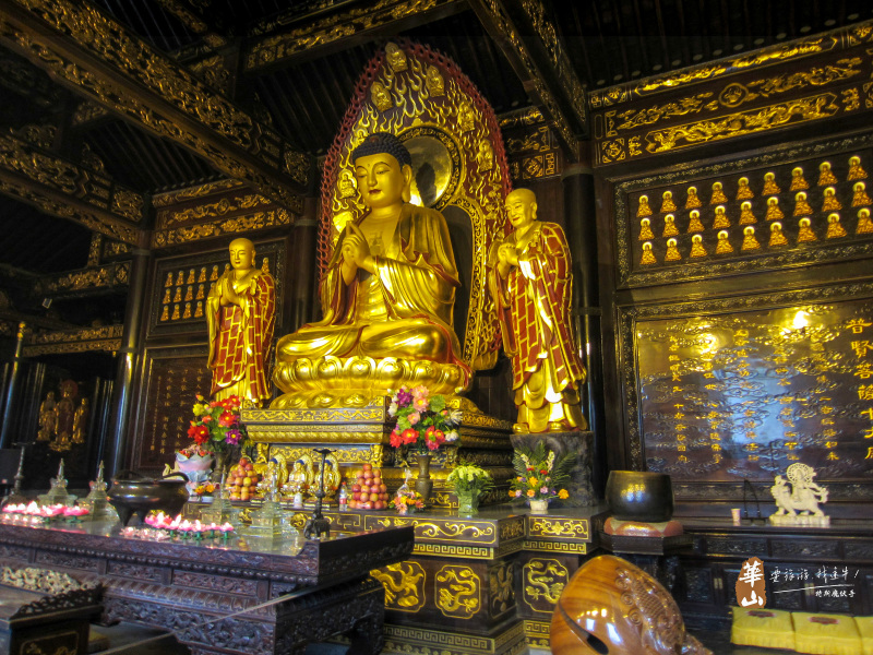       寺庙内的佛像