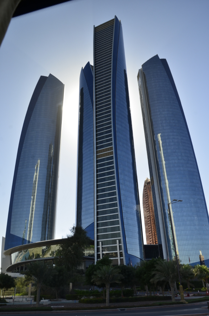 比如奶粉,牙膏,香皂,巧克力.