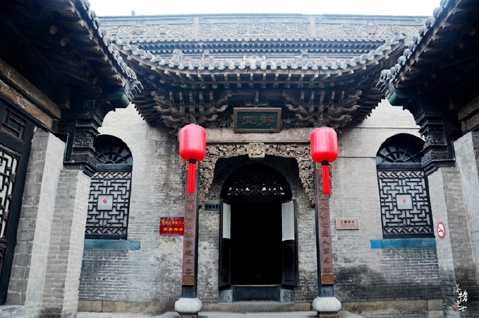 正院由主人居住,偏院则是客房佣人住室及灶房.