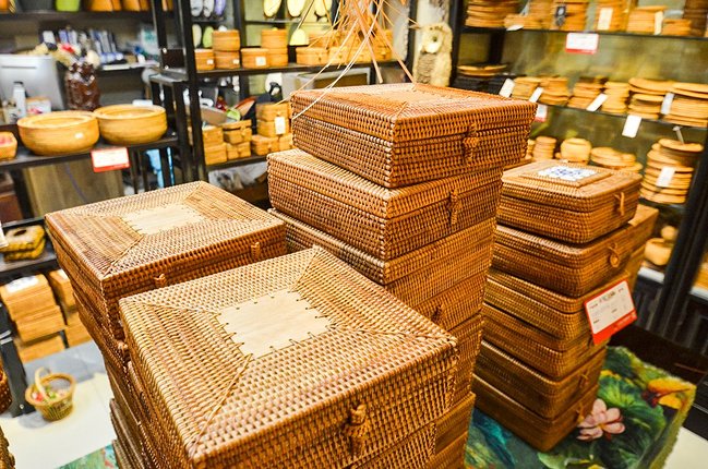 竹编制作而成的竹篮,看起来很有小时候的味道.