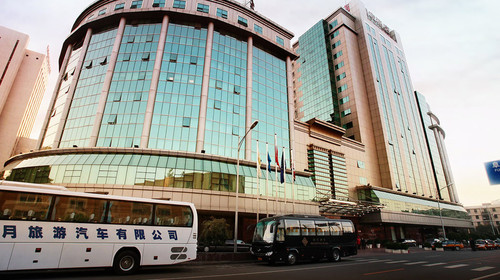 北京国宾酒店紧邻阜外医院,位于金融街商业区,毗邻主要银行,保险公司