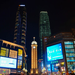 解放碑步行街的#情人节摄影展# #旅图换旅费#
