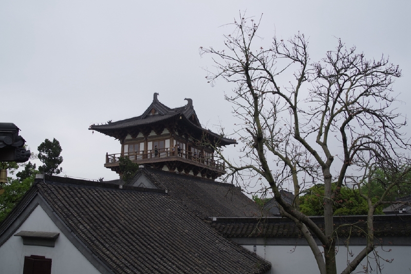 山上亭台楼阁,山石涧道,无不与三国时期孙刘联姻等历史传说有关,成为