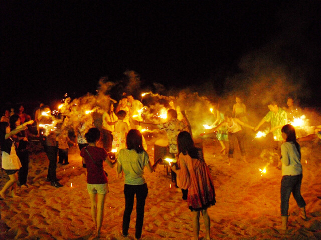 大东海篝火狂欢