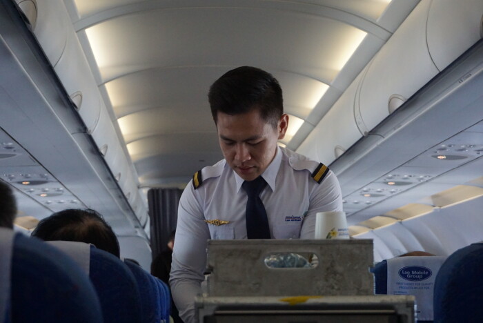 老挝航空的空少是不是很帅呀!