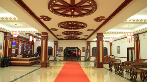 大汗行宫坝上草原 大汗行宫景区是集寻古,观光,娱乐,餐饮,住宿于一体