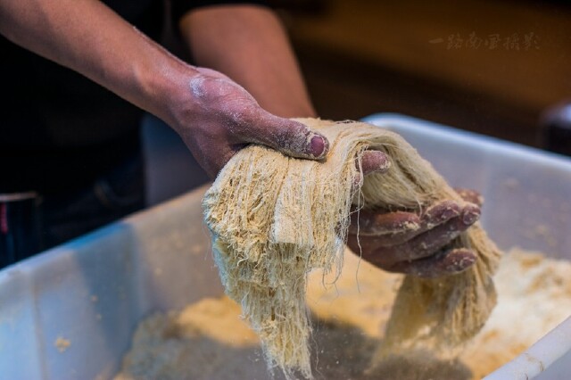    现场制作龙须酥