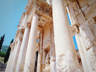 塞尔苏斯图书馆