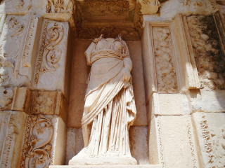 塞尔苏斯图书馆