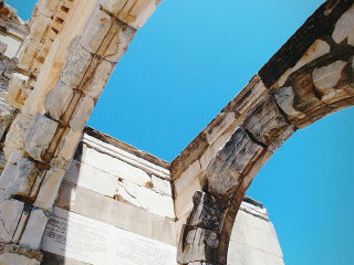 塞尔苏斯图书馆