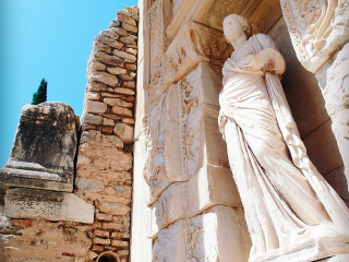 塞尔苏斯图书馆