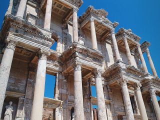 塞尔苏斯图书馆