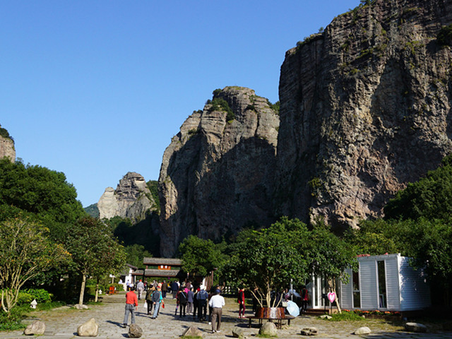 靈巖玻璃棧道-天燭仙境3日遊>一晚晚開元酒店/國貿飯店/花園山莊或